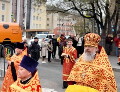 Пасхальный Крестный ход во Владивостоке